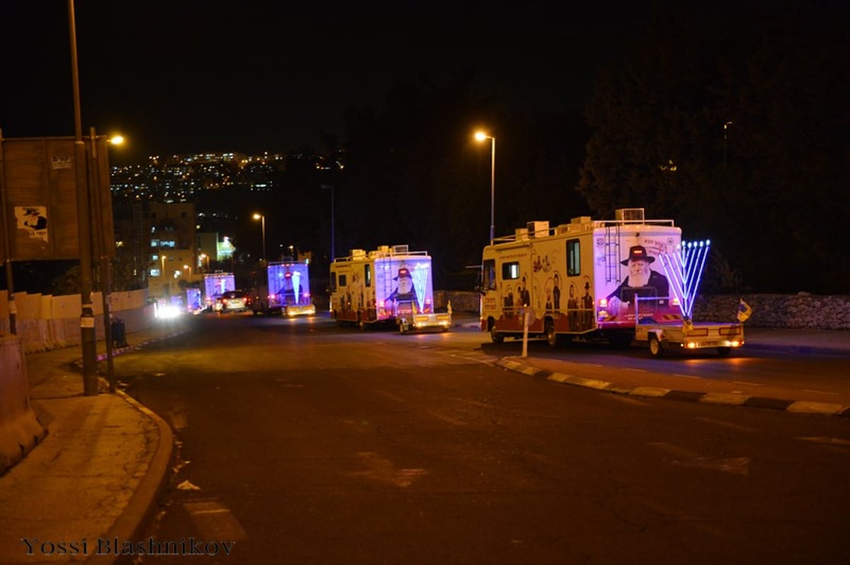 הטנקים של חב"ד כבשו את הכותל המערבי • תמונות