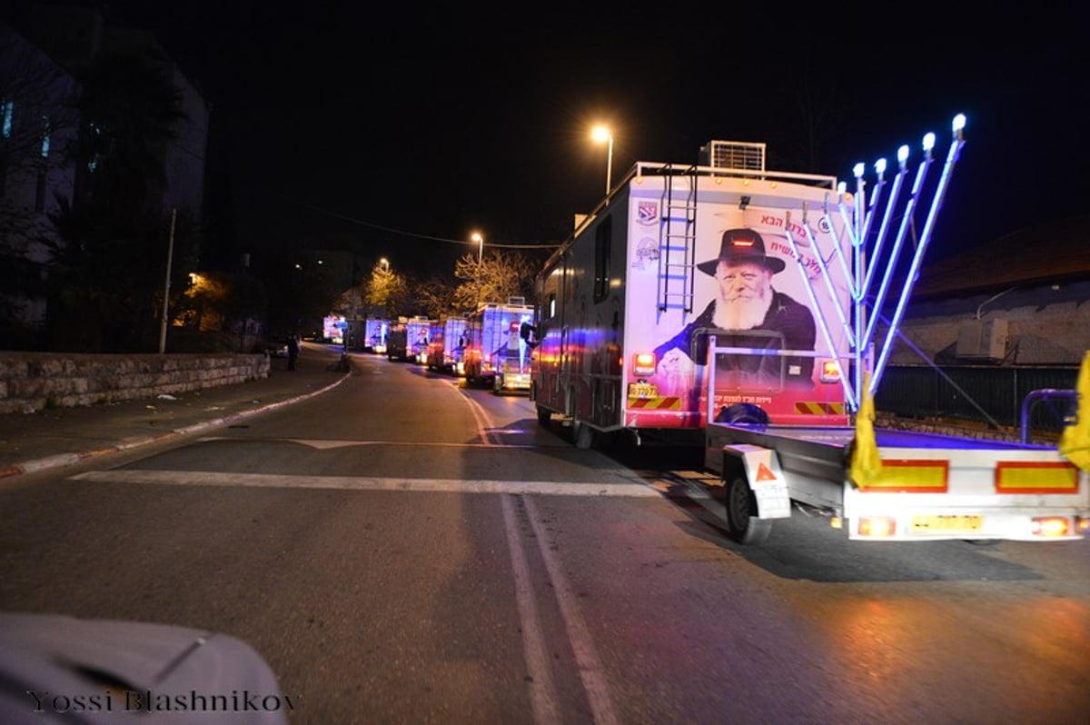 הטנקים של חב"ד כבשו את הכותל המערבי • תמונות