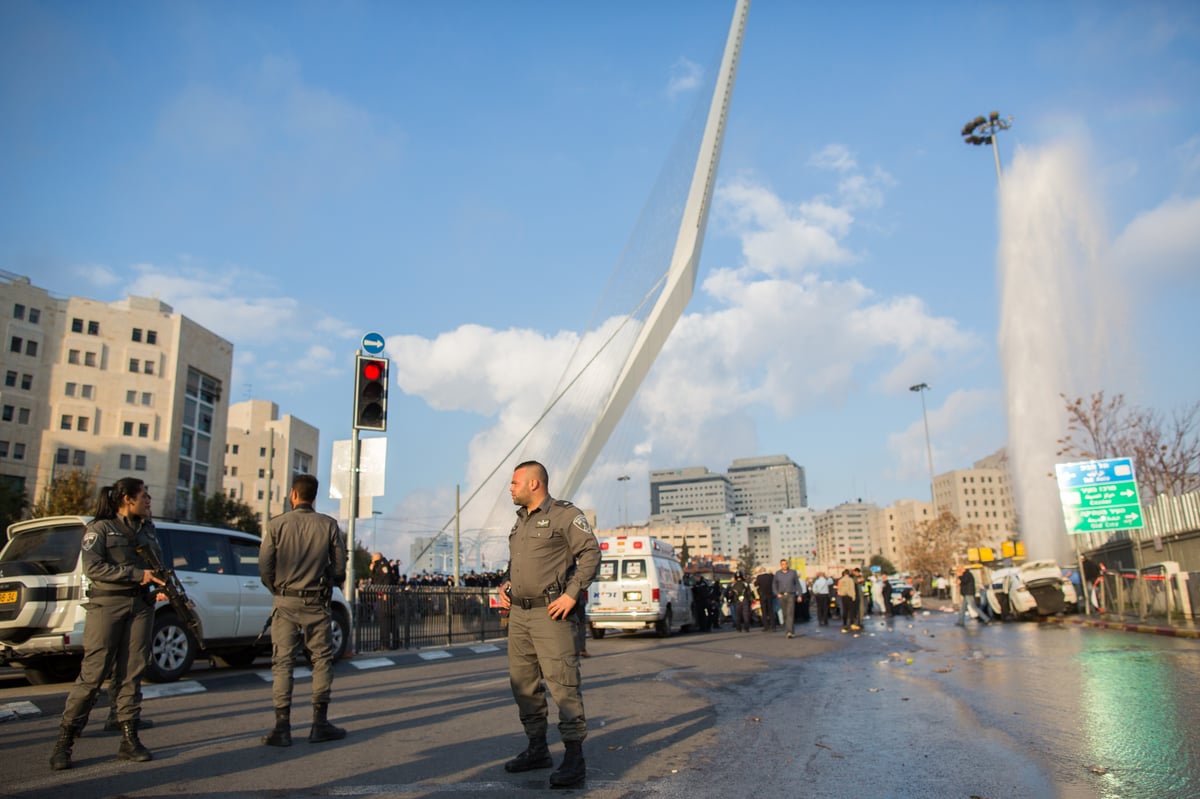 זירת פיגוע הדריסה בירושלים • גלריה