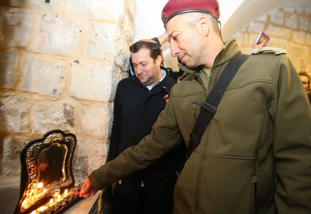 הרב פינטו בקבר יוסף: "בקרוב נראה את דברי אשר התחננתי"