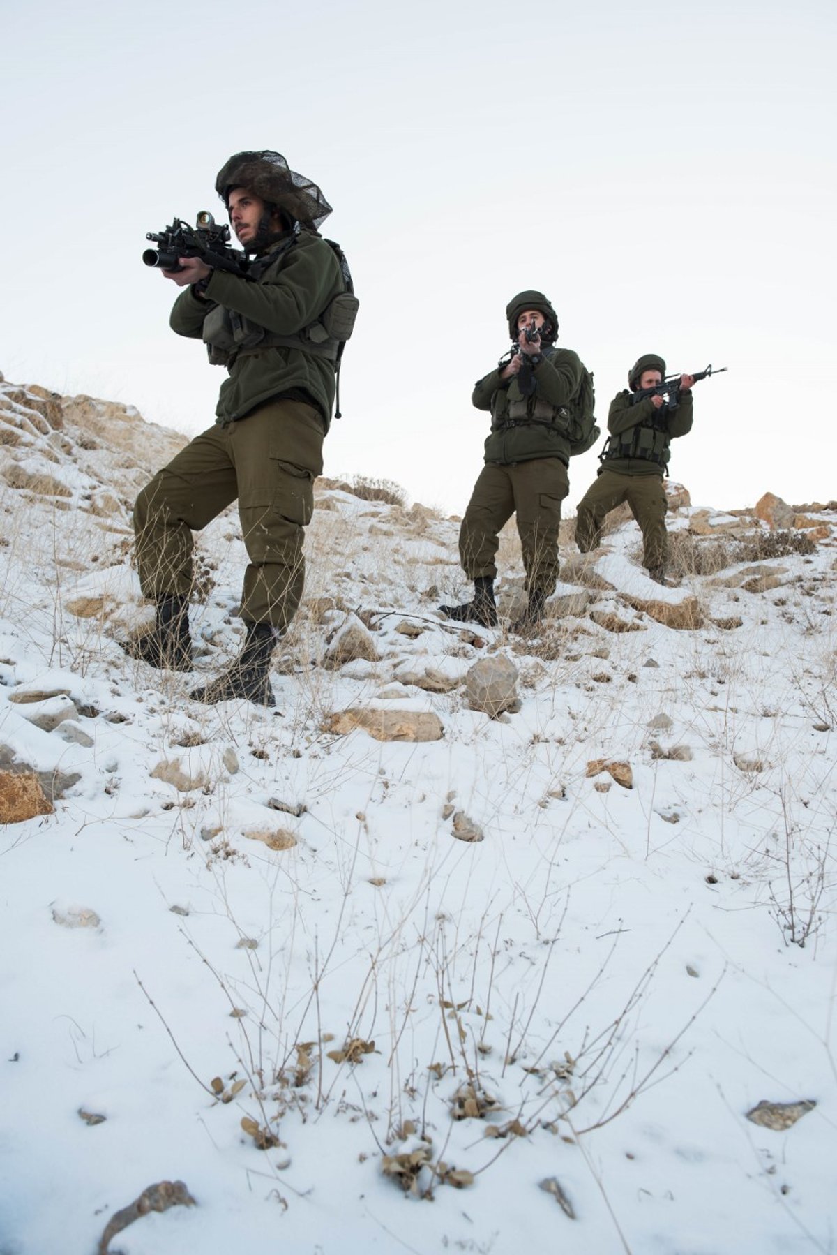 בקור ובשלג: צפו בחיילי צה"ל פועלים בחרמון