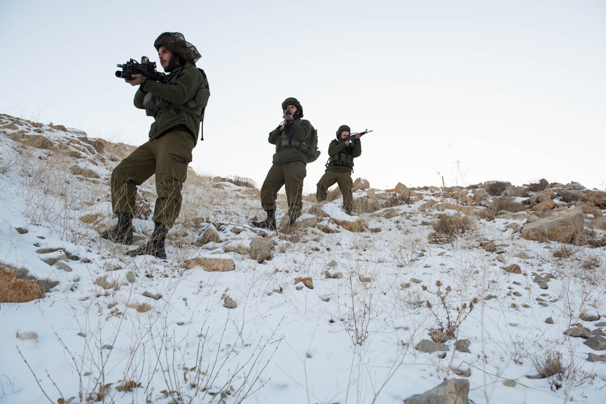 בקור ובשלג: צפו בחיילי צה"ל פועלים בחרמון