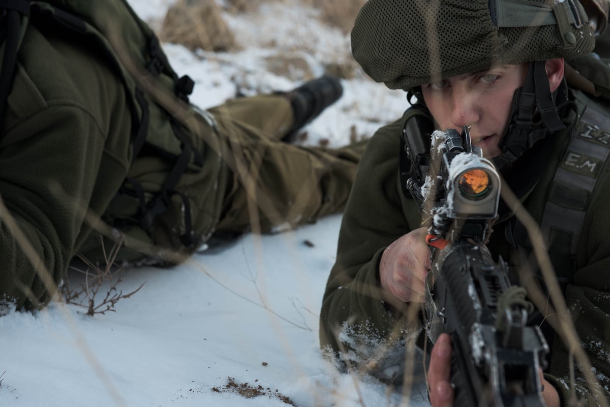 בקור ובשלג: צפו בחיילי צה"ל פועלים בחרמון