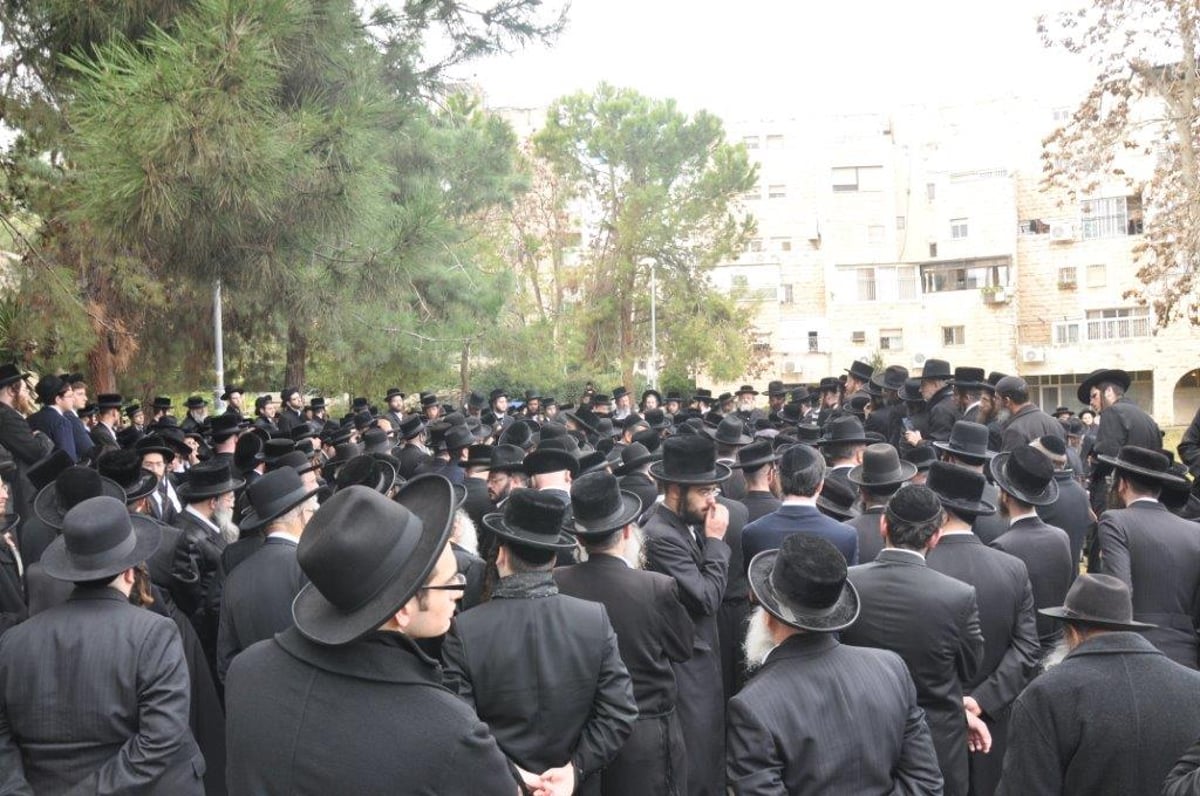 תיעוד: הלוויית המקובל רבי מתתיהו סאפרין זצ"ל