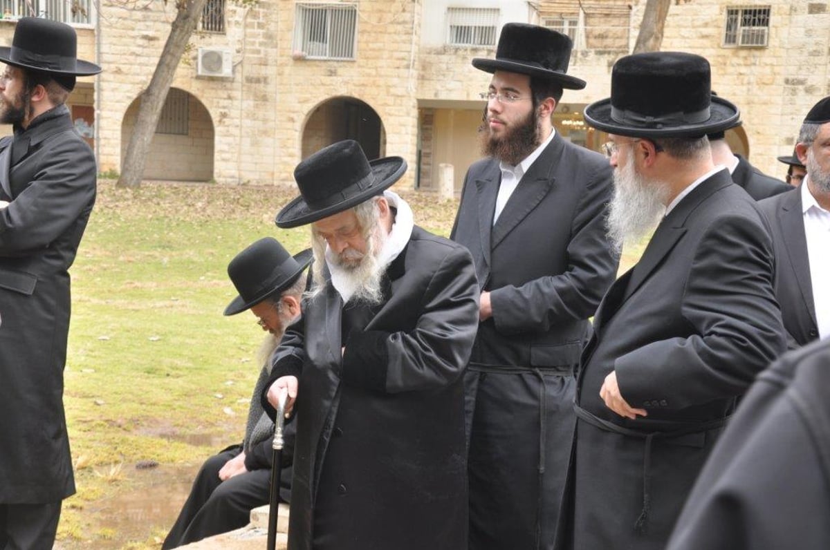 תיעוד: הלוויית המקובל רבי מתתיהו סאפרין זצ"ל