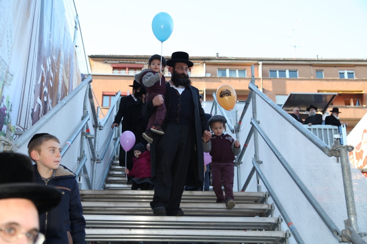 תיעוד מציריך: הרבנים הניחו אבן פינה לחיידר