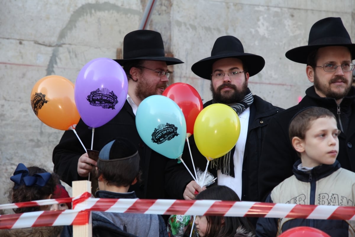 תיעוד מציריך: הרבנים הניחו אבן פינה לחיידר