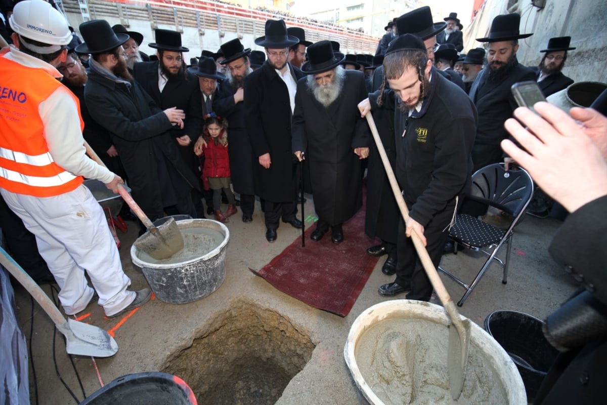 תיעוד מציריך: הרבנים הניחו אבן פינה לחיידר