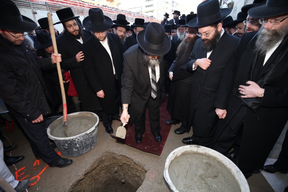 תיעוד מציריך: הרבנים הניחו אבן פינה לחיידר