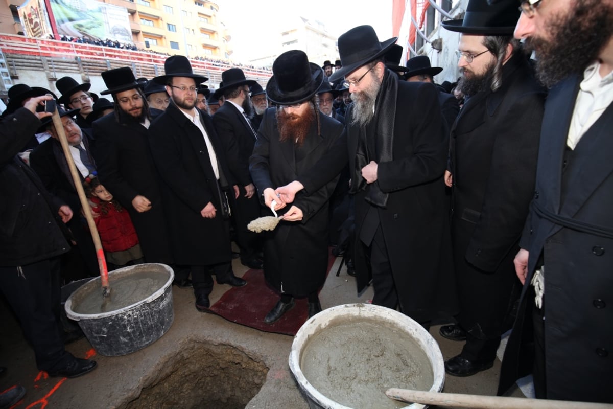 תיעוד מציריך: הרבנים הניחו אבן פינה לחיידר