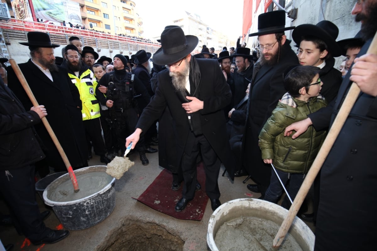 תיעוד מציריך: הרבנים הניחו אבן פינה לחיידר