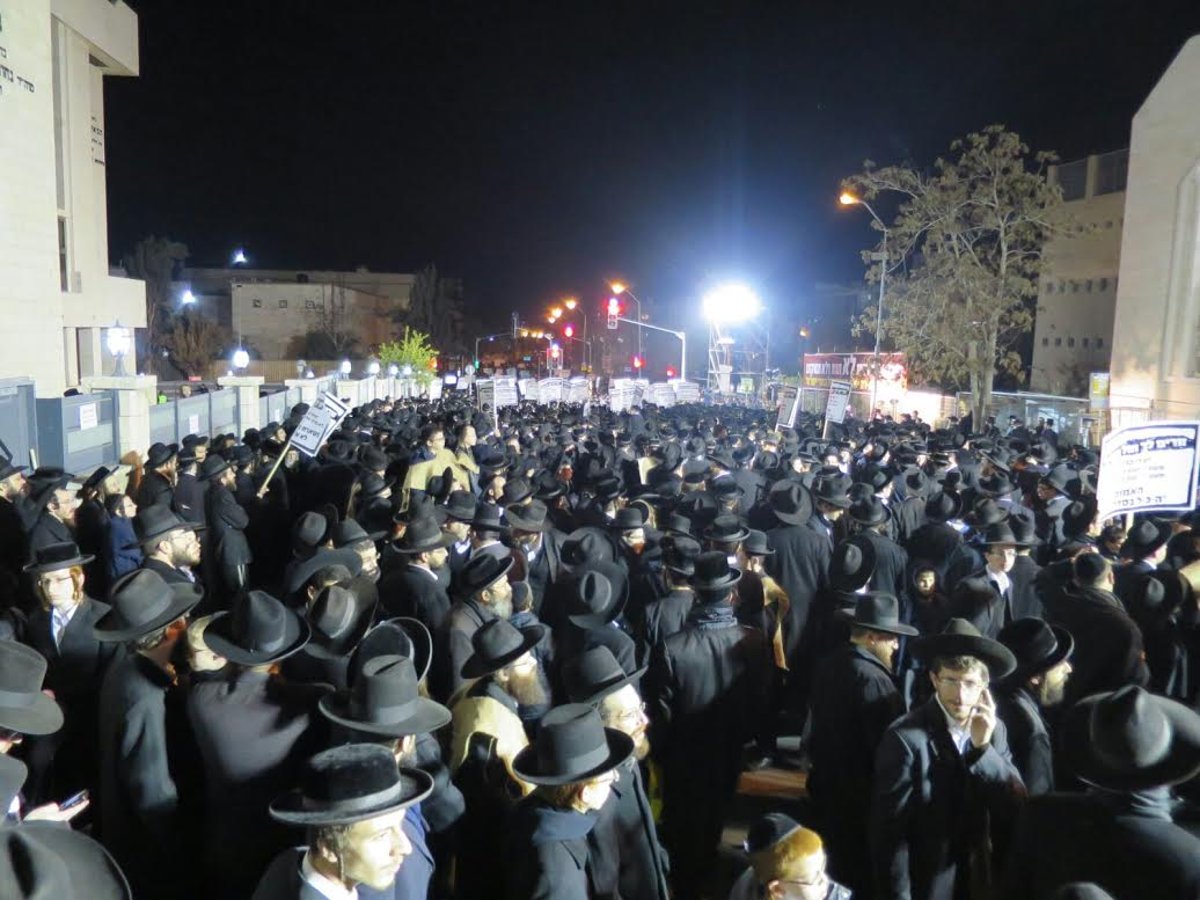 תיעוד: 'העדה' ו'הפלג' מפגינים נגד חוק הגיוס