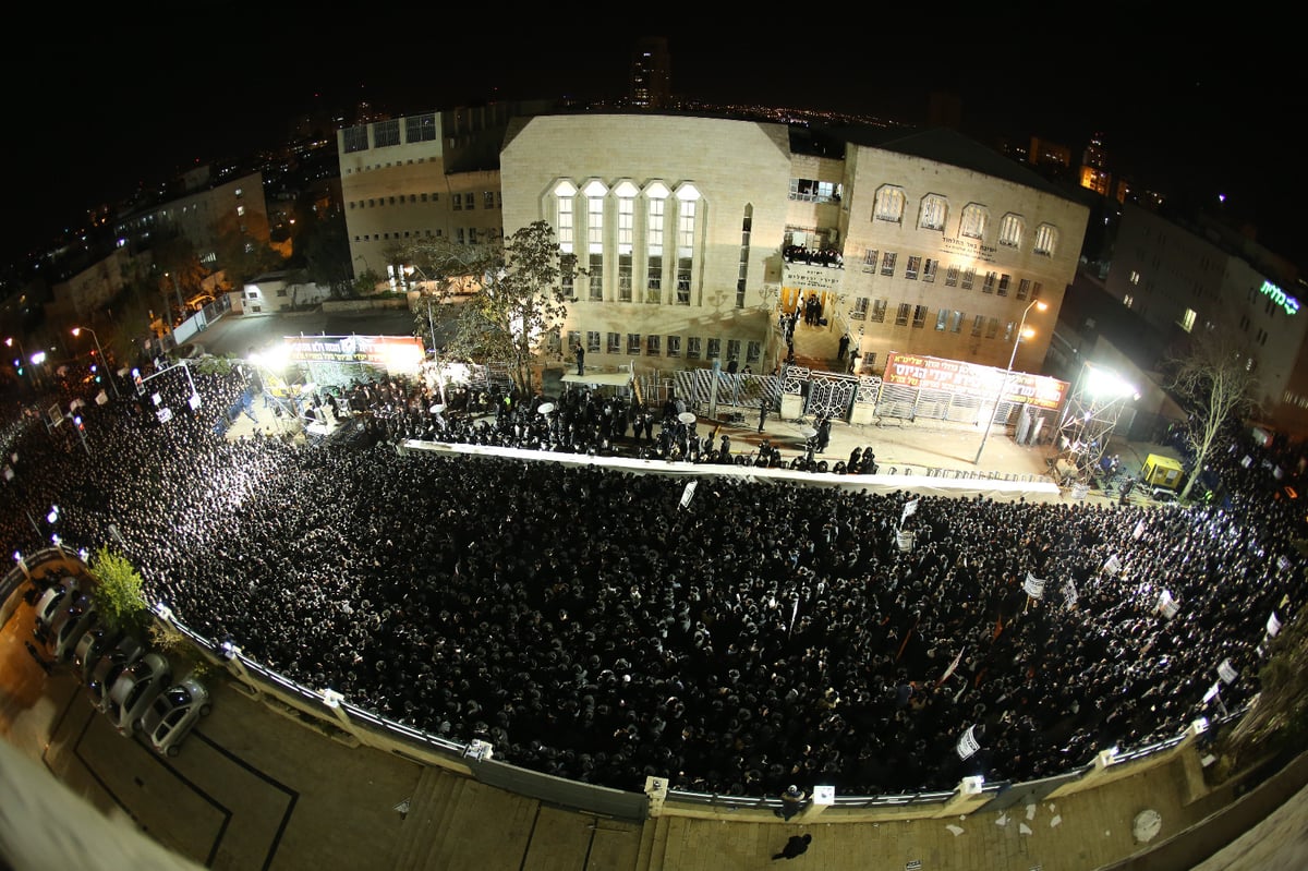 הגר"י קלמנוביץ נגד גדולי ישראל: "בעלי תוארים מנופחים"