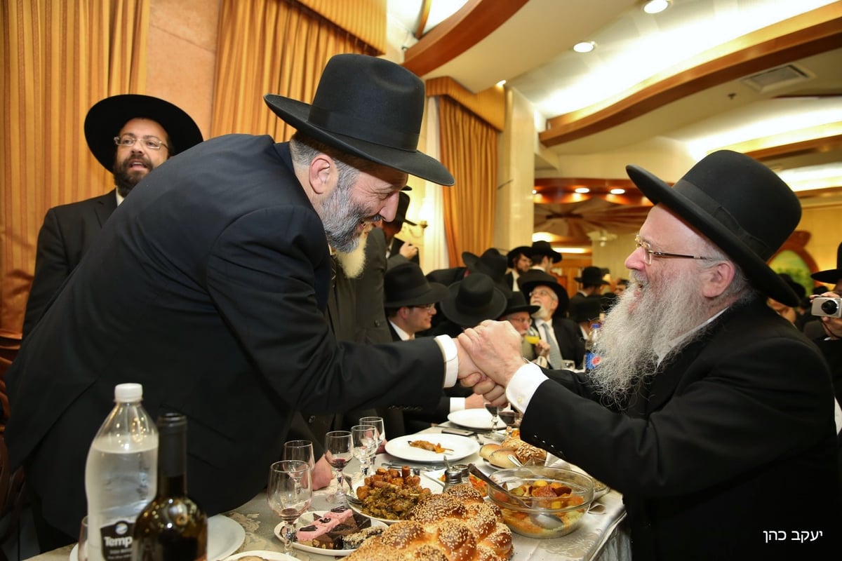 אדמורי"ם ראשי ישיבות ואישי ציבור בשמחת השבע ברכות לבתו של אריה דרעי