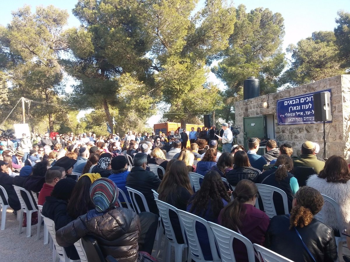 הוריו של עזרא שוורץ שנרצח בגוש-עציון חנכו את השביל שהתחיל לבנות