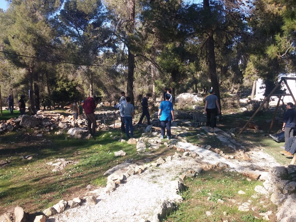 הוריו של עזרא שוורץ שנרצח בגוש-עציון חנכו את השביל שהתחיל לבנות