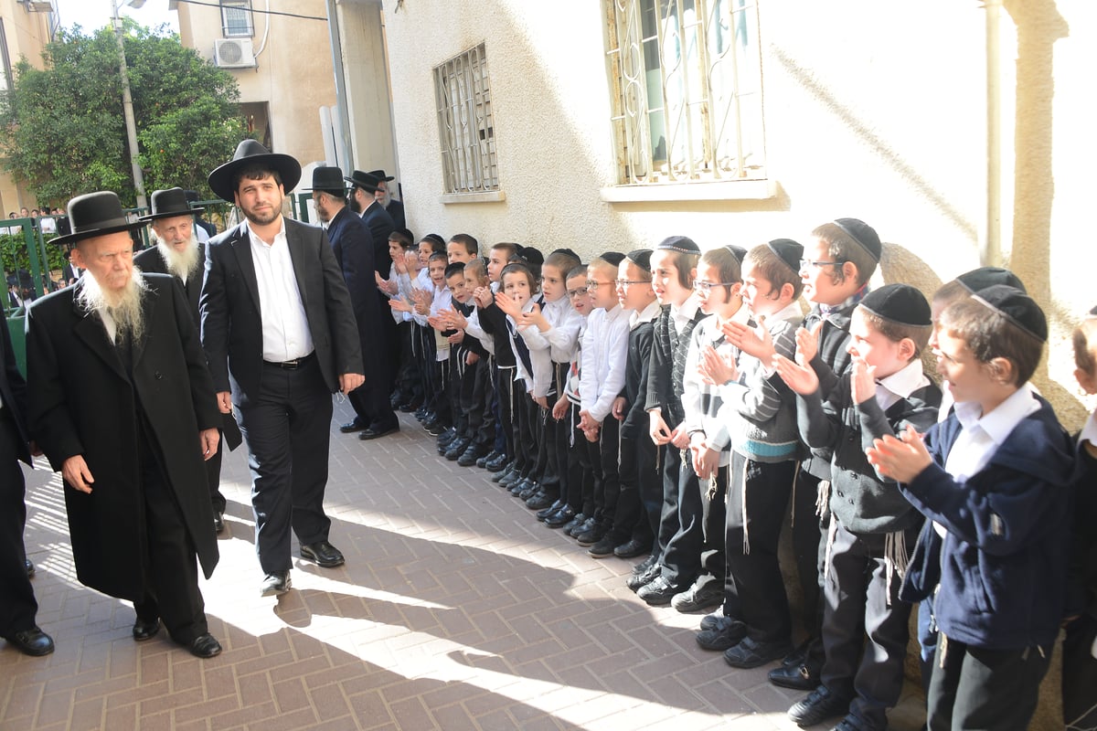 גדולי ישראל התגייסו להצלת חיידר תשב"ר המיתולוגי • תיעוד