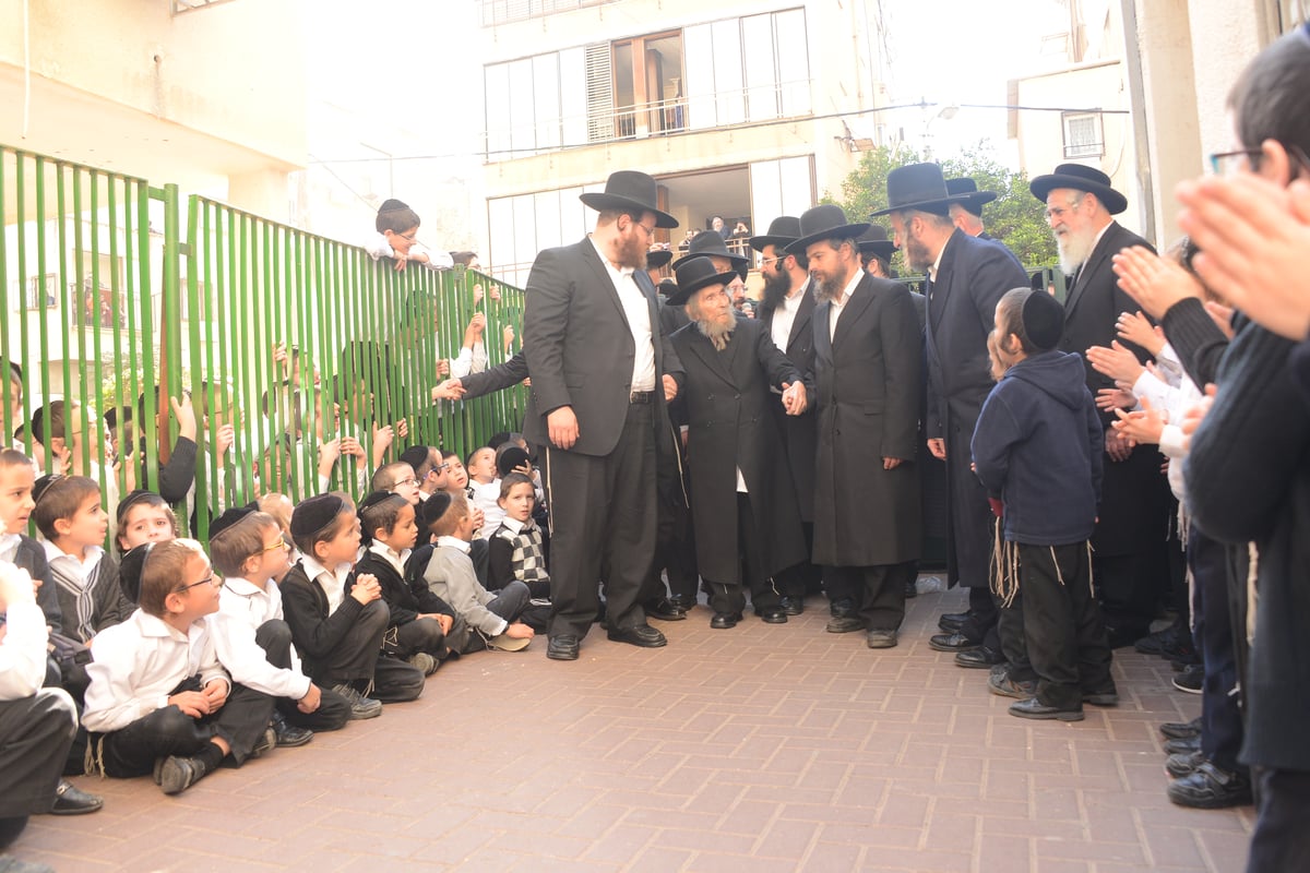 גדולי ישראל התגייסו להצלת חיידר תשב"ר המיתולוגי • תיעוד