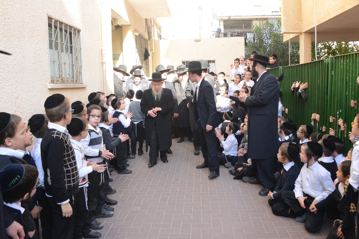 גדולי ישראל התגייסו להצלת חיידר תשב"ר המיתולוגי • תיעוד