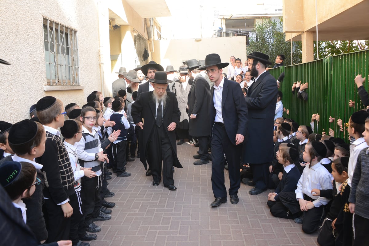 גדולי ישראל התגייסו להצלת חיידר תשב"ר המיתולוגי • תיעוד