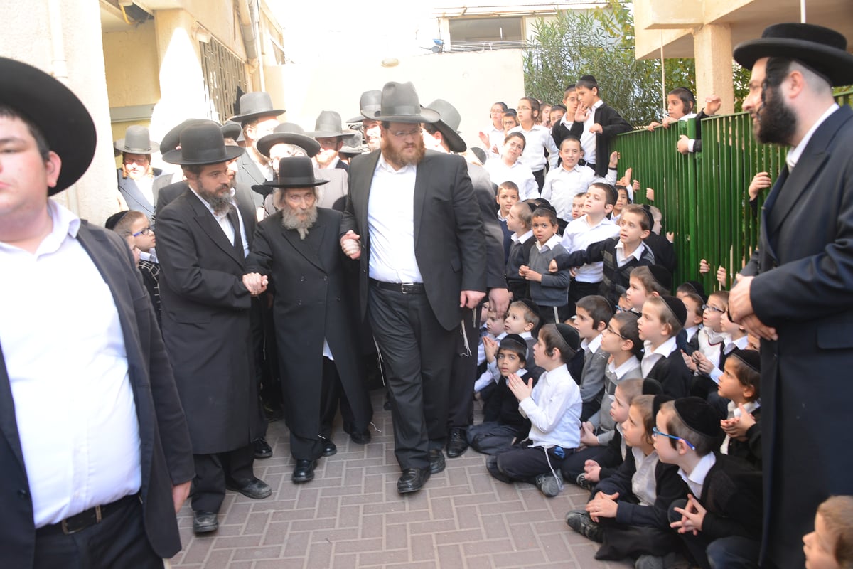 גדולי ישראל התגייסו להצלת חיידר תשב"ר המיתולוגי • תיעוד