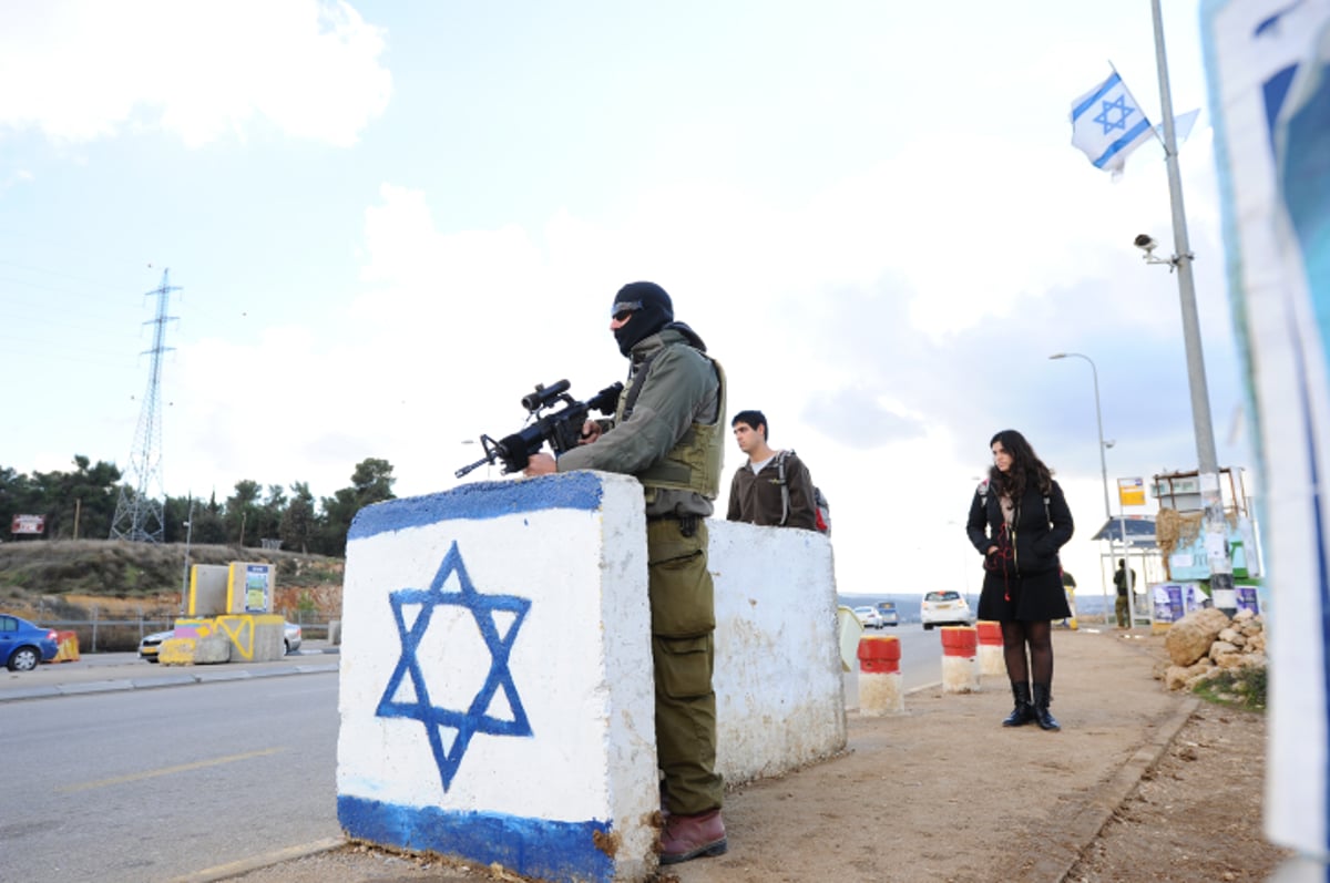 נשקים וכובעי גרב: כך שומרים על צומת גוש עציון