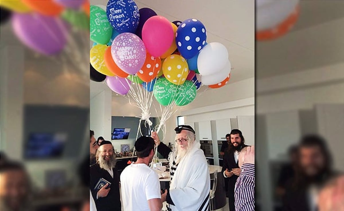 היום יום הולדת: הרב אליעזר ברלנד קיבל בלונים מחסידיו