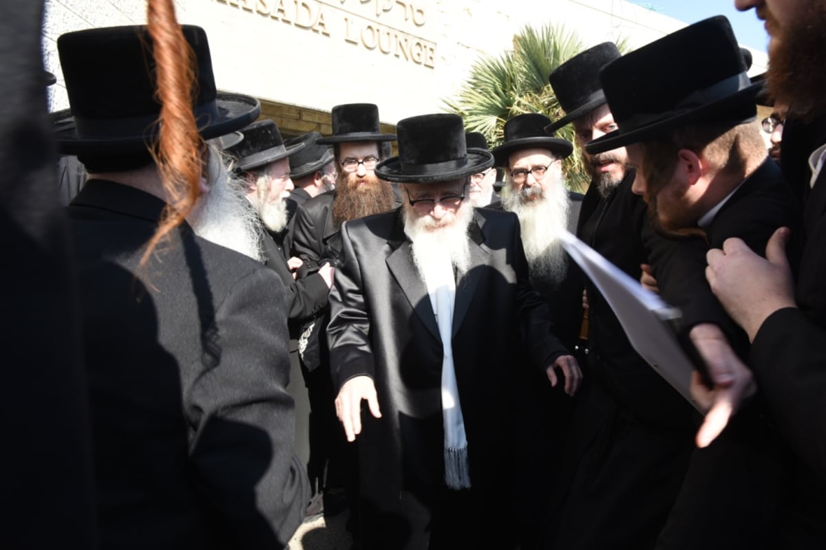 האדמו"ר מסקווירא נחת בישראל • תמונות ראשונות