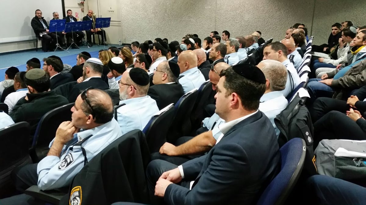 י-ם: המפכ"ל הגיע לחזק את הפעילות עם הנערים הנושרים