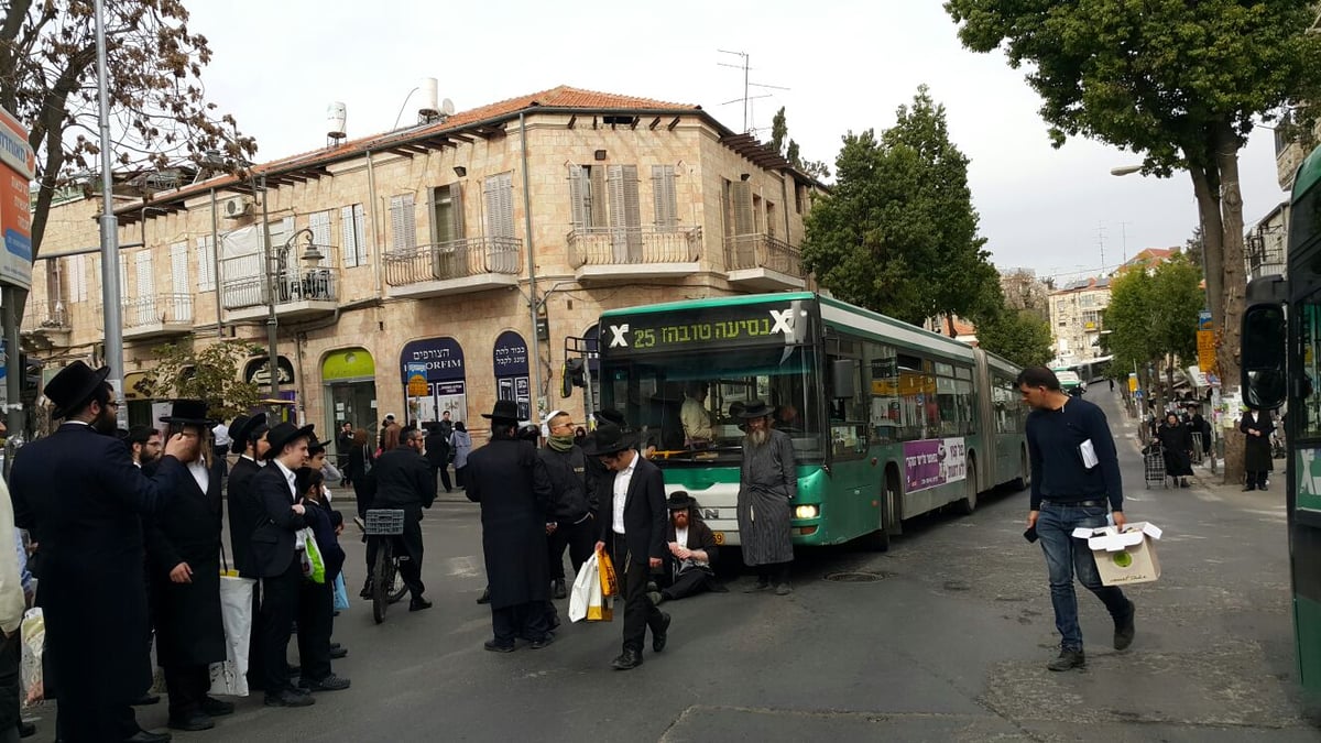 סערת נתיחת גופת התינוק: 10 עצורים בהפגנות סוערות • צפו