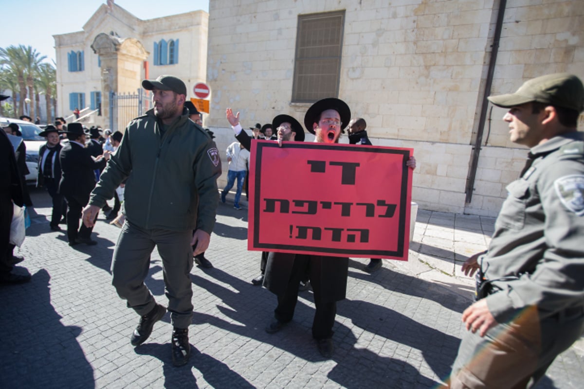 העצורים הובאו לביהמ"ש, המפגינים חגגו • צפו בגלריה