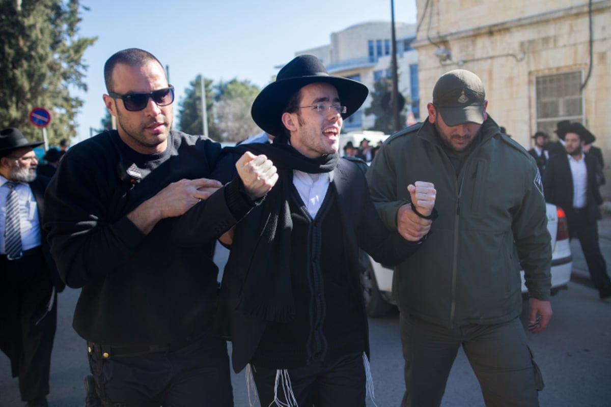 העצורים הובאו לביהמ"ש, המפגינים חגגו • צפו בגלריה