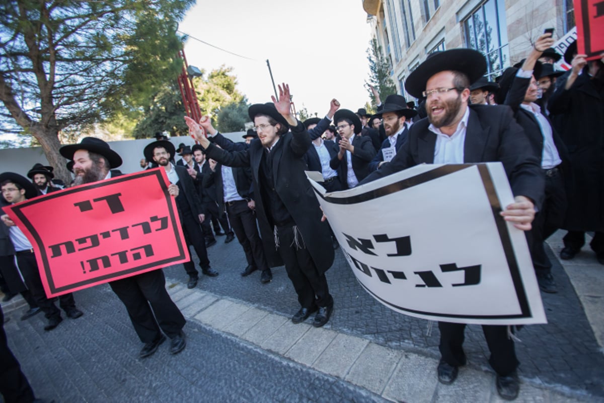 העצורים הובאו לביהמ"ש, המפגינים חגגו • צפו בגלריה