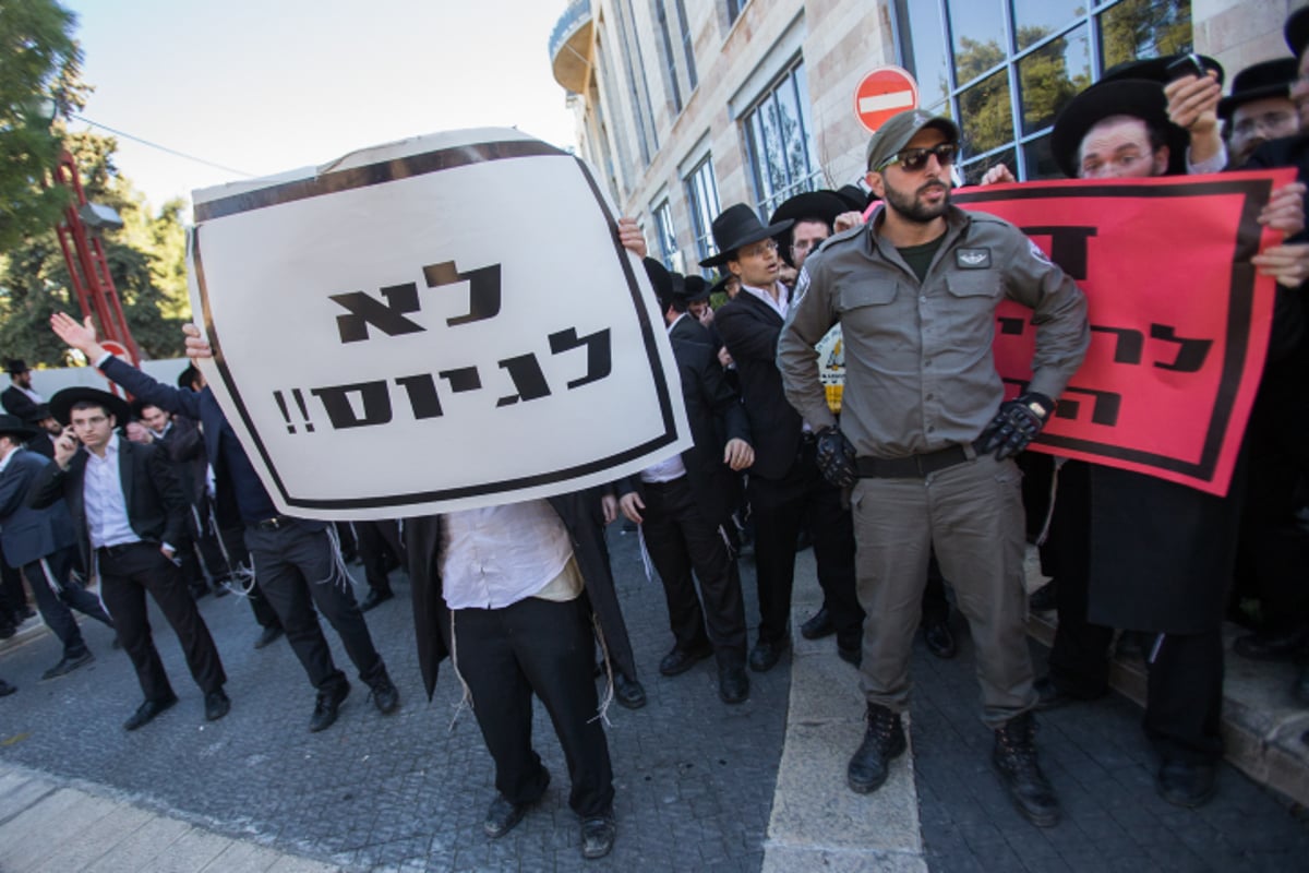 העצורים הובאו לביהמ"ש, המפגינים חגגו • צפו בגלריה