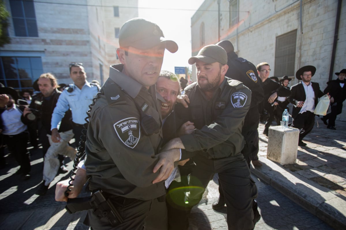 העצורים הובאו לביהמ"ש, המפגינים חגגו • צפו בגלריה