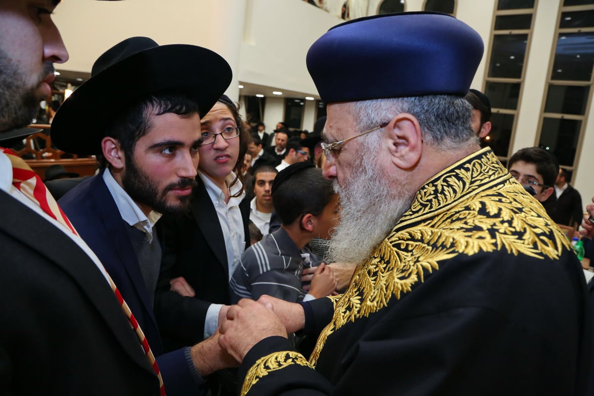 אזכרה לנכד משה אבוטבול; הגר"ר אלבז: "אייפון - ירייה במח"