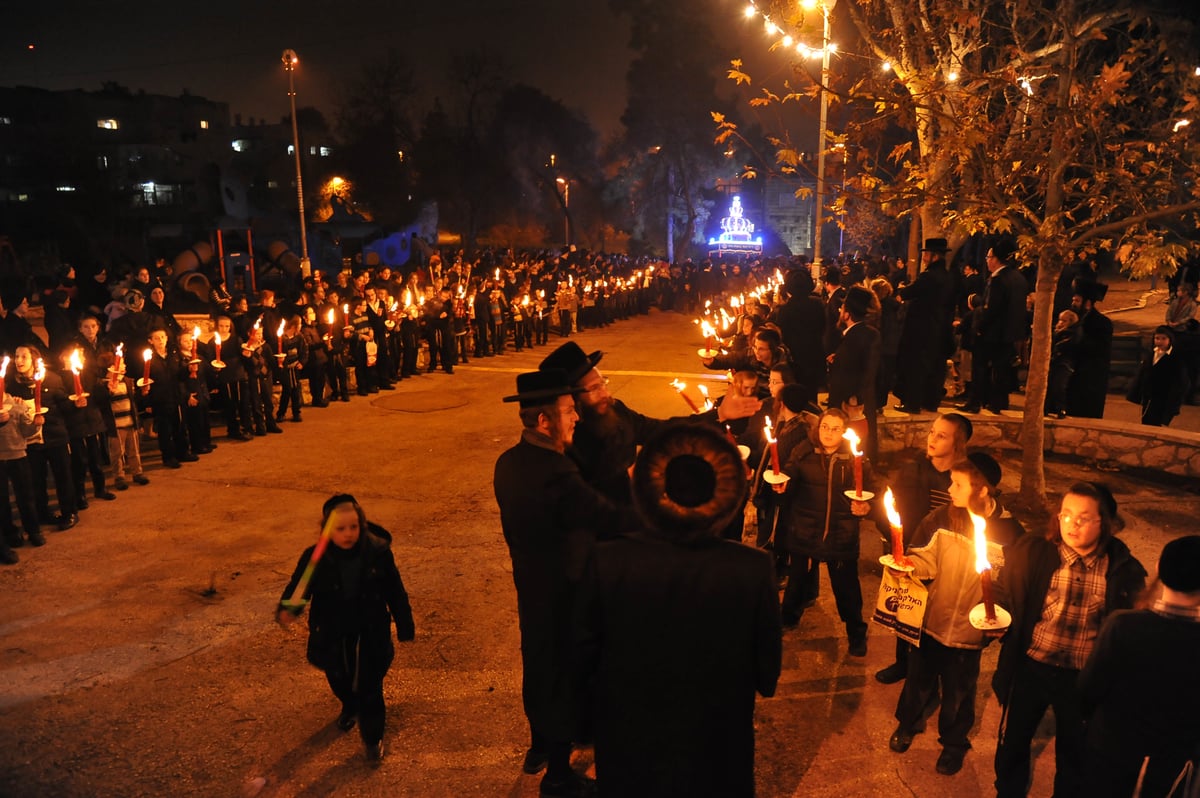 ס"ת שכתב רבי מתתיהו סאפרין זצ"ל הוכנס לזכרו. צפו בתיעוד