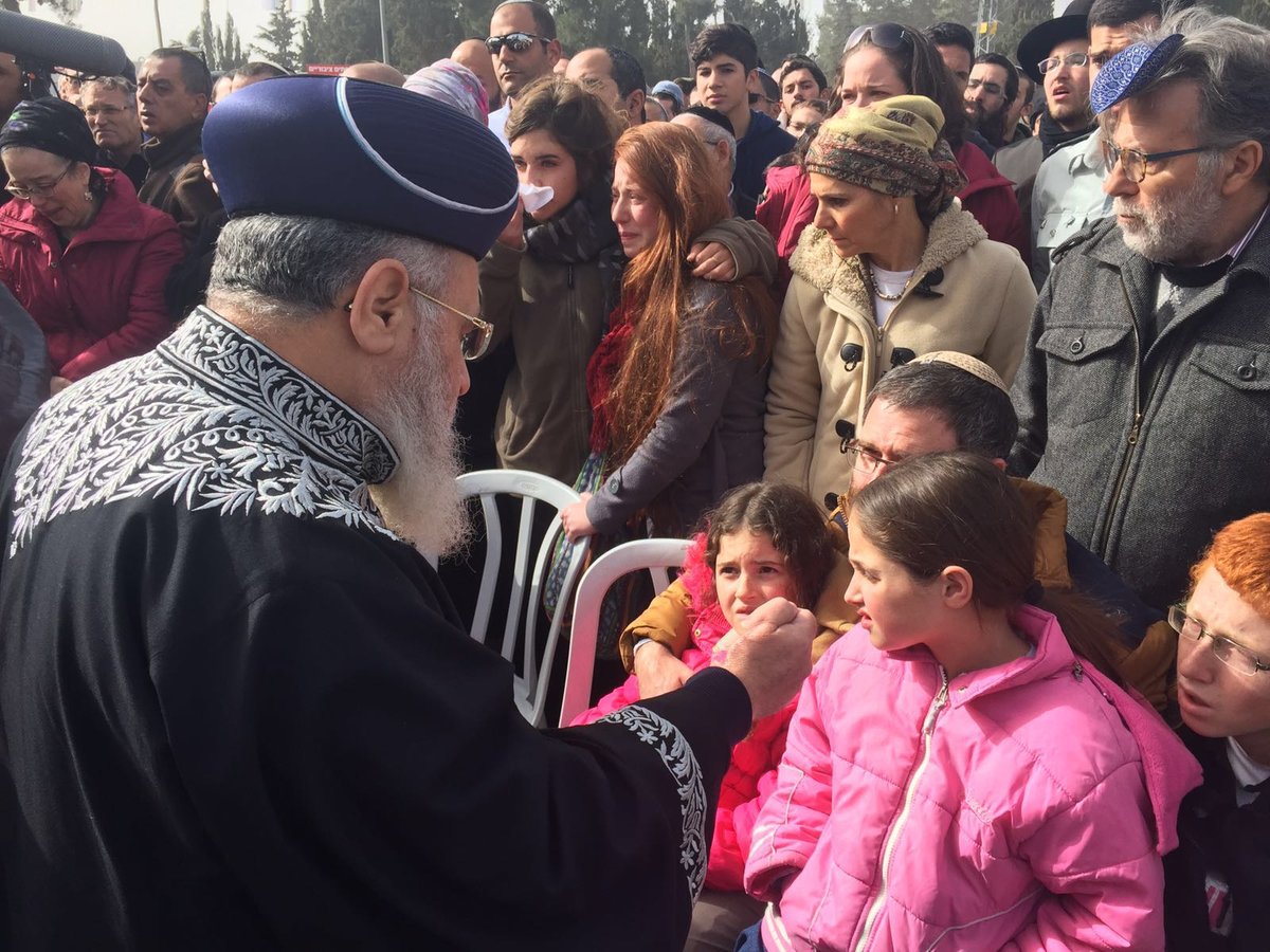 הראשל"צ מנחם את בני המשפחה