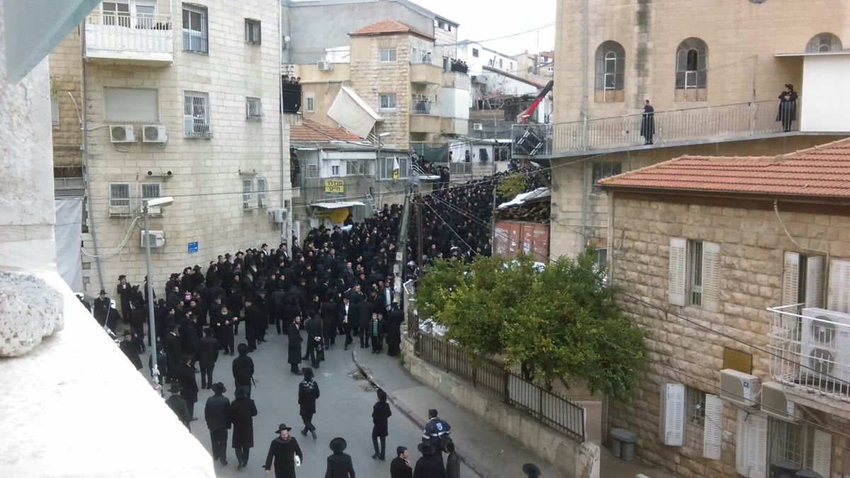 אלפים בהלוויית הגאון רבי רפאל שמואלביץ זצ"ל • שידור חוזר