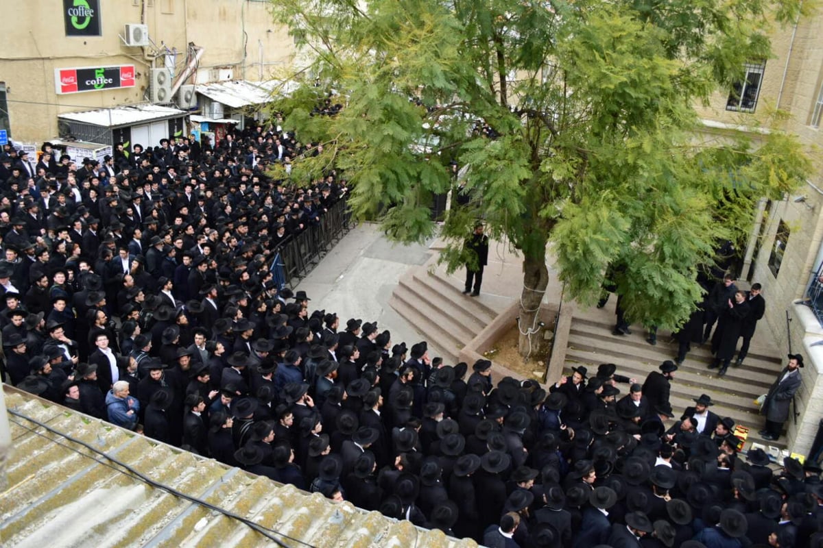 אלפים בהלוויית הגאון רבי רפאל שמואלביץ זצ"ל • שידור חוזר