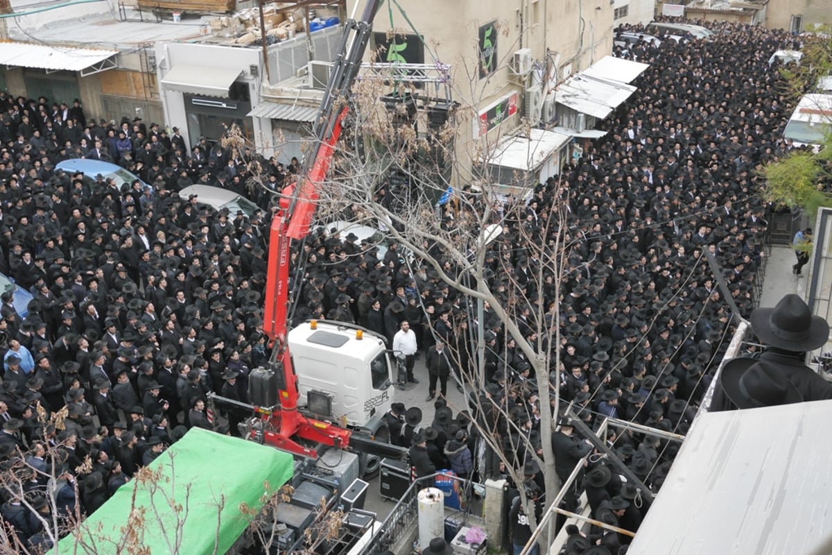 אלפים בהלוויית הגאון רבי רפאל שמואלביץ זצ"ל • שידור חוזר