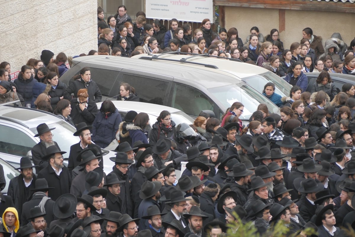 אלפים בהלוויית הגאון רבי רפאל שמואלביץ זצ"ל • שידור חוזר