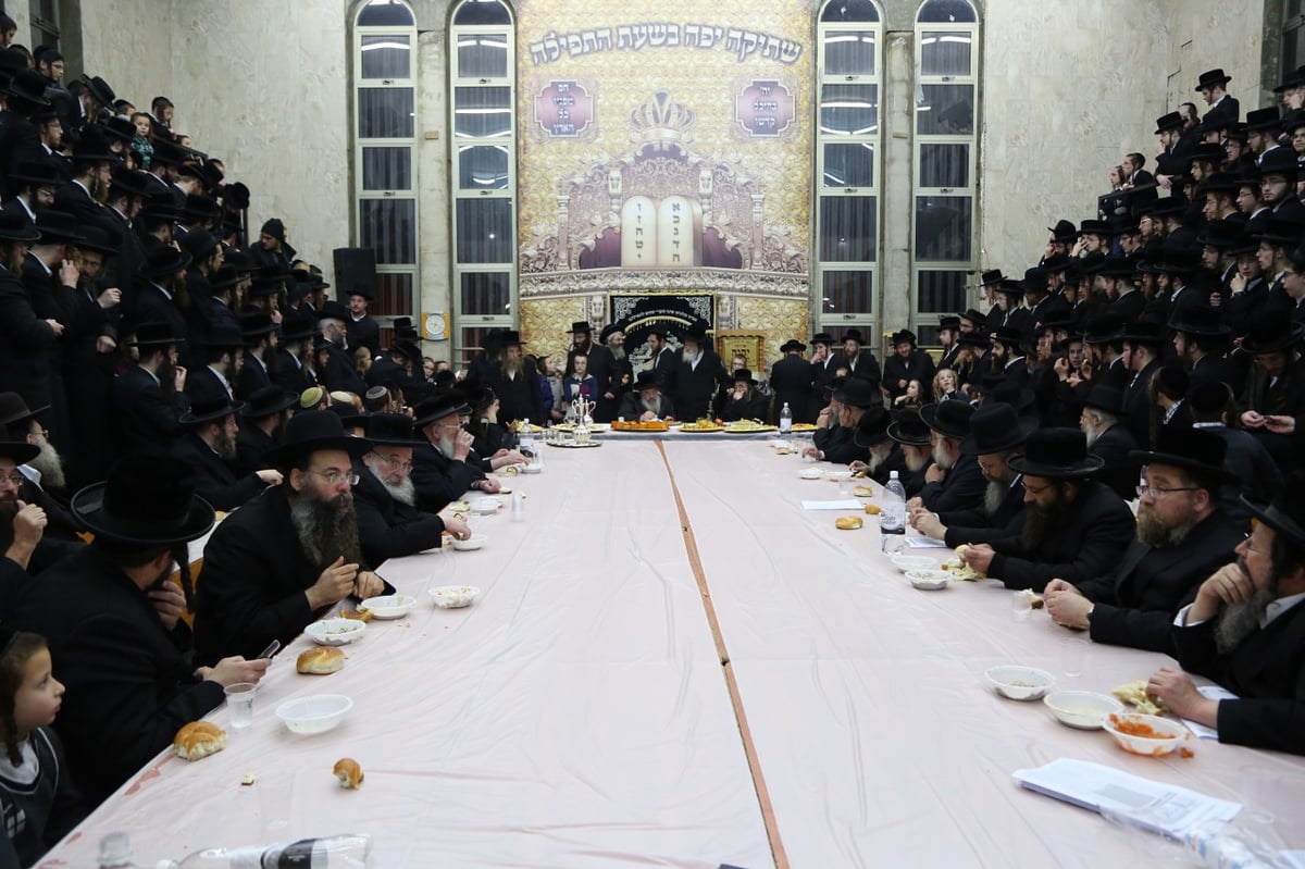 גלריה: טיש ט"ו בשבט של הרבי מלעלוב