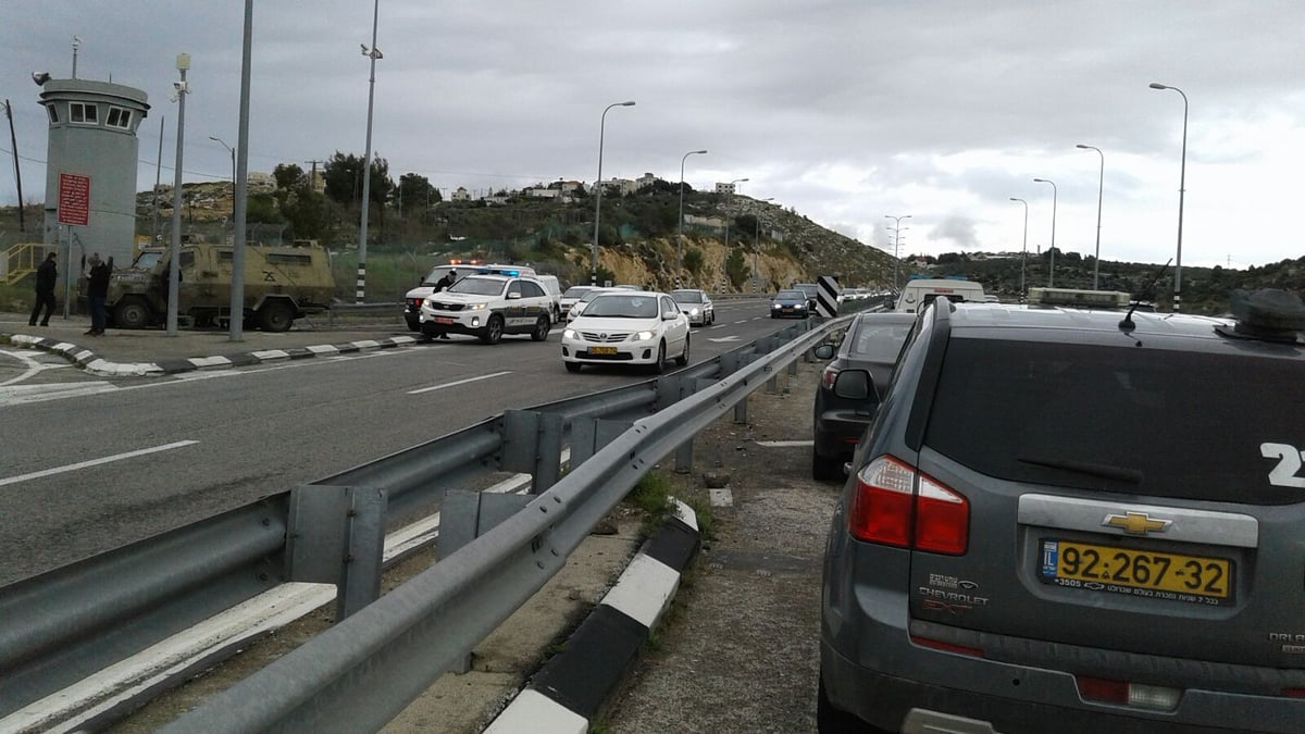 סמוך לבית חורון: רכב פרץ את המחסום ופצע חייל באורח קל