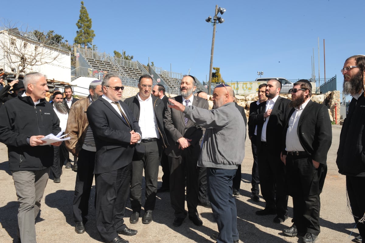 דרעי בסיור בצפון: "בקרוב פנים חדשות לקברי הצדיקים"