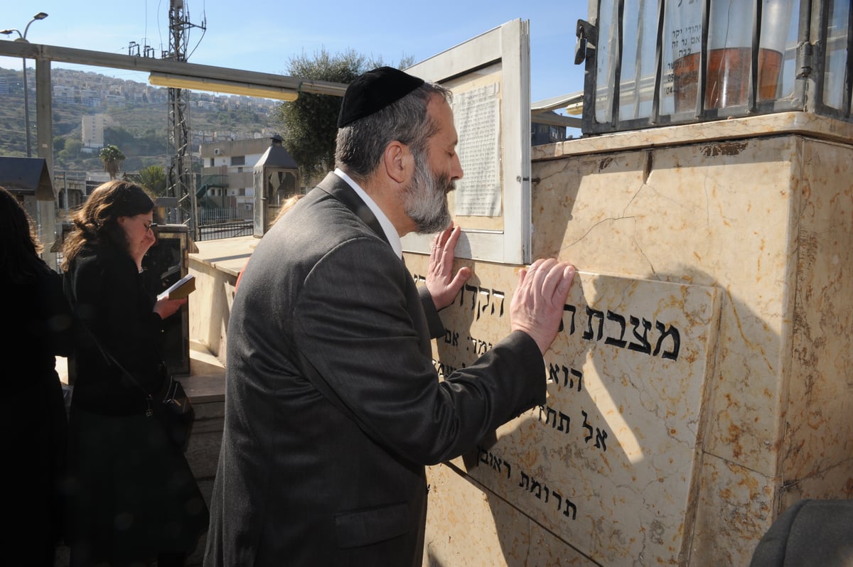 דרעי בסיור בצפון: "בקרוב פנים חדשות לקברי הצדיקים"