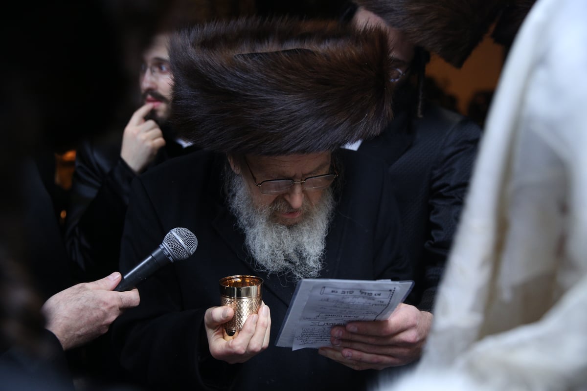 גלריה חגיגית: בת הרב התחתנה, הרבי פצח בריקוד