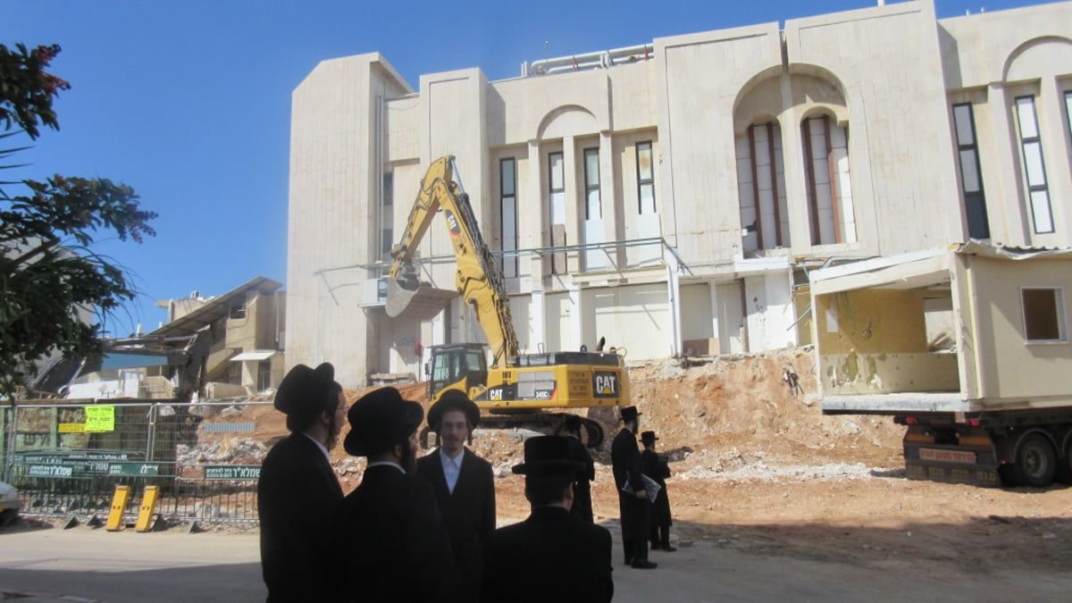 תיעוד: הקראוון המיתולוגי של האדמו"ר מויז'ניץ פונה