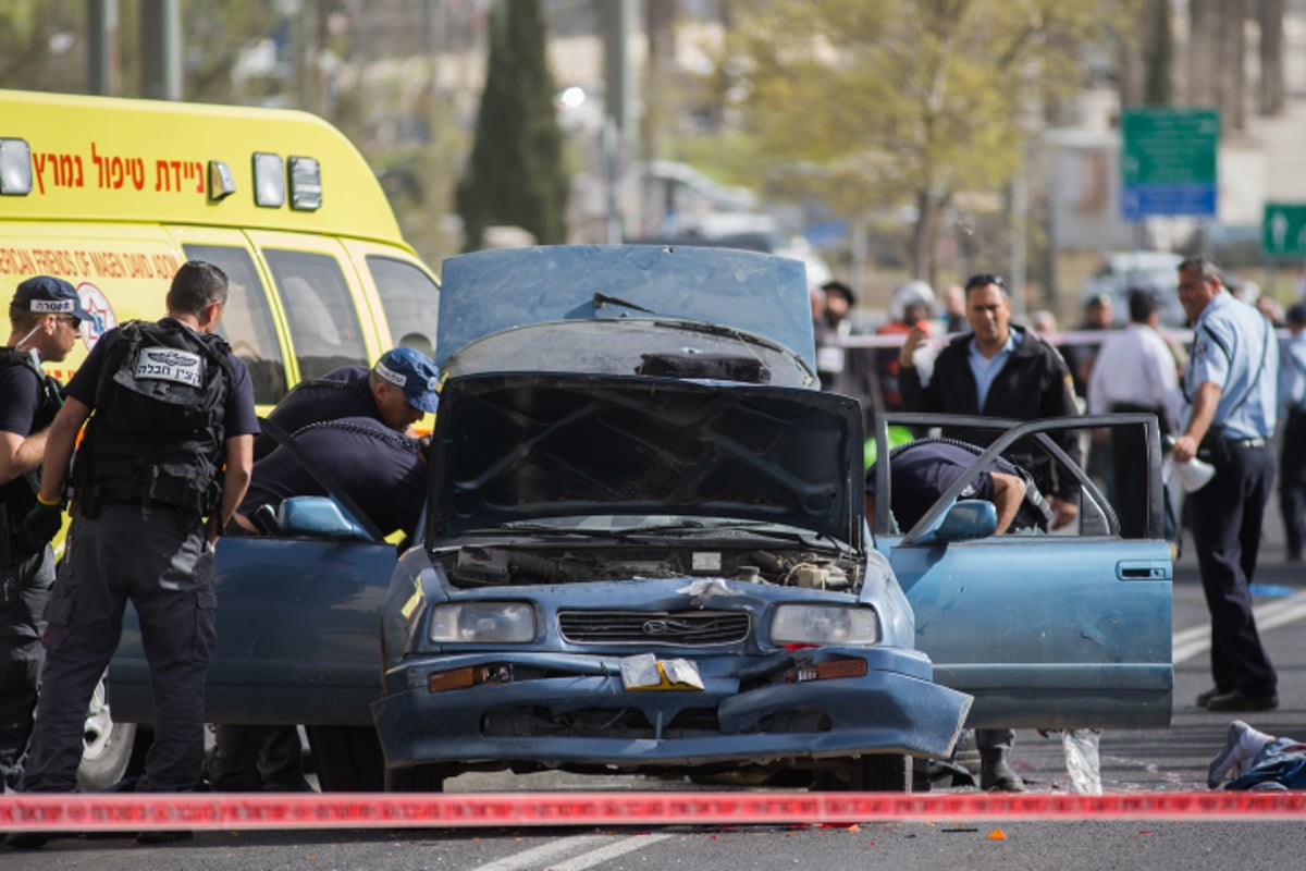 צפו בתיעוד: שוטרים מחסלים את שני המחבלים בירושלים