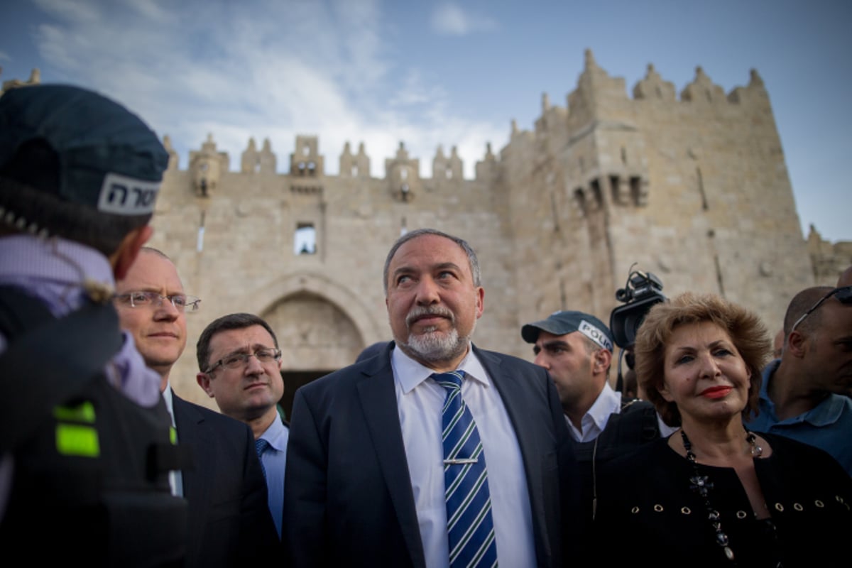 כשליברמן הגיע לביקור בשער שכם. תיעוד